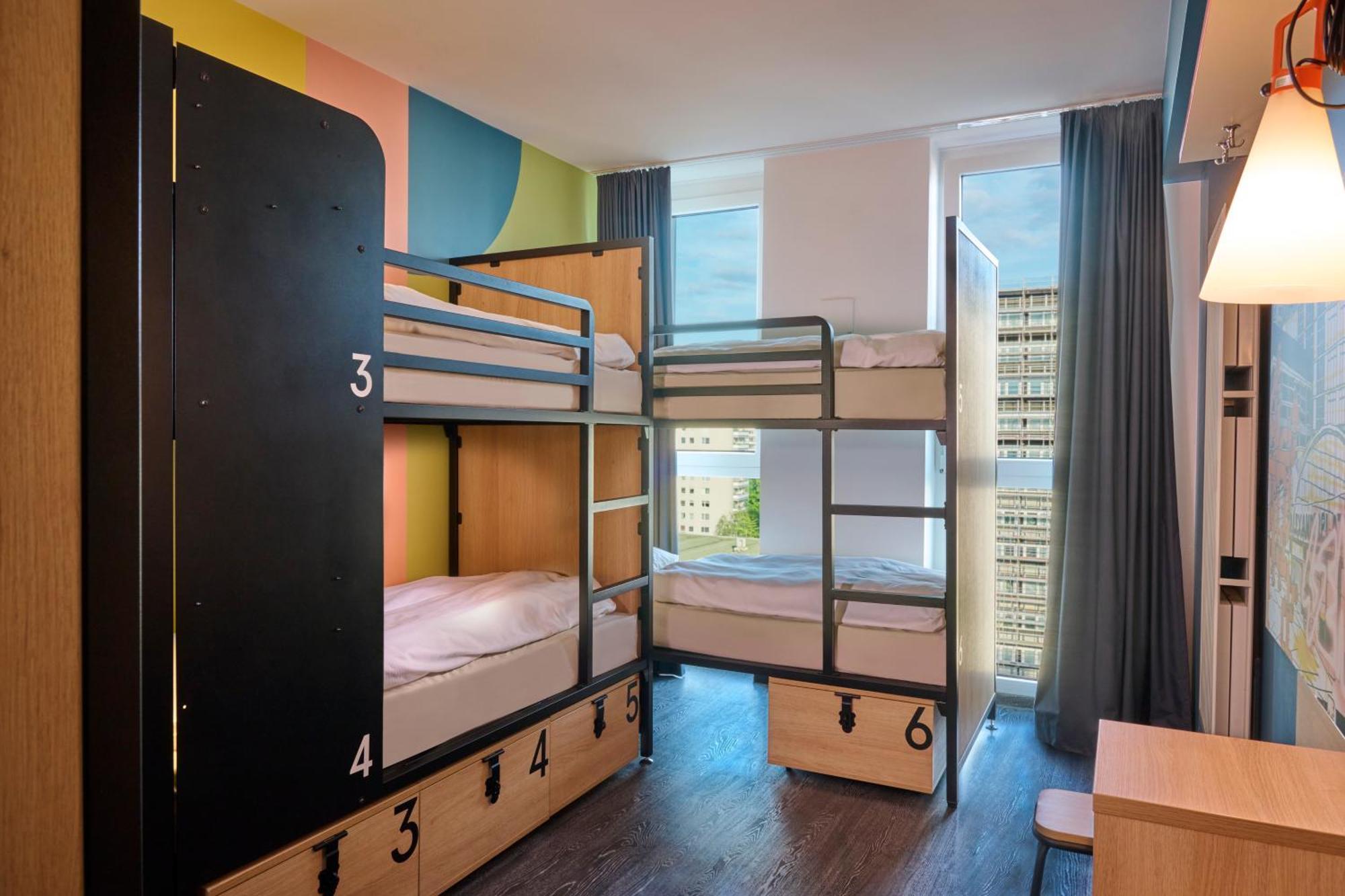 Hostel One80°